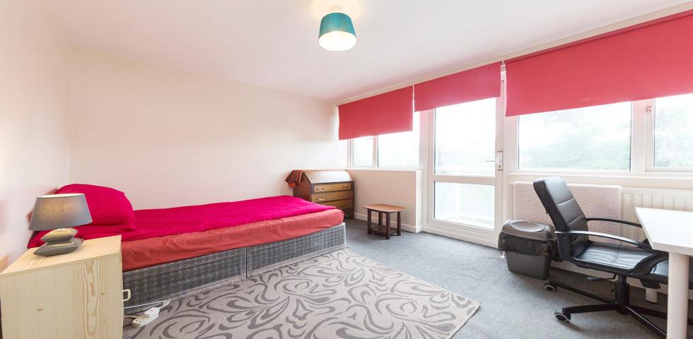 			3 Bedroom, 1 bath, 1 reception Flat			 Willesden Lane , WILLESDEN GREEN 